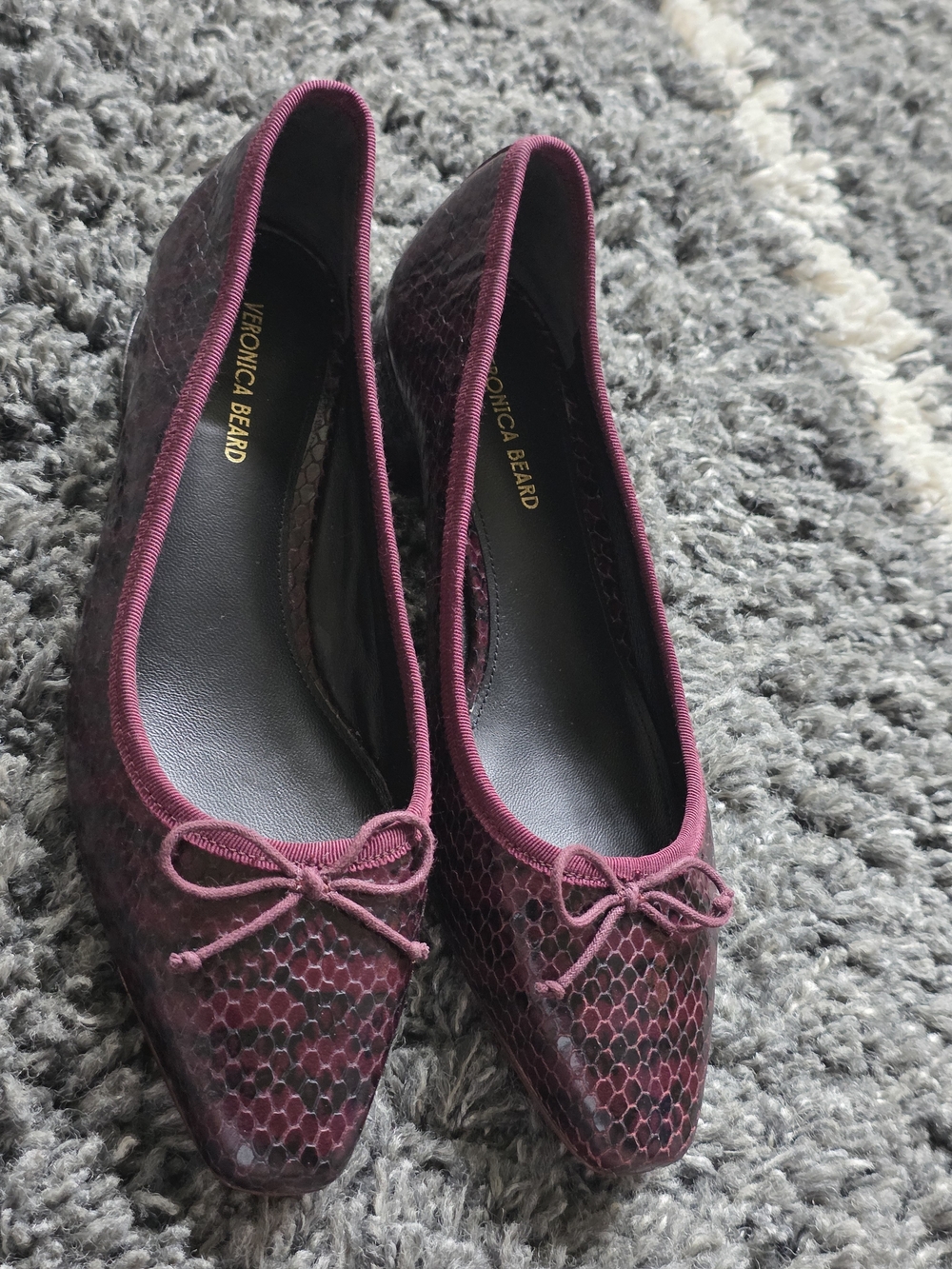 Veronica Beard Cecile Snip Toe Bow Detail Low Heel Pumps Burgundy Sz 6.5 M